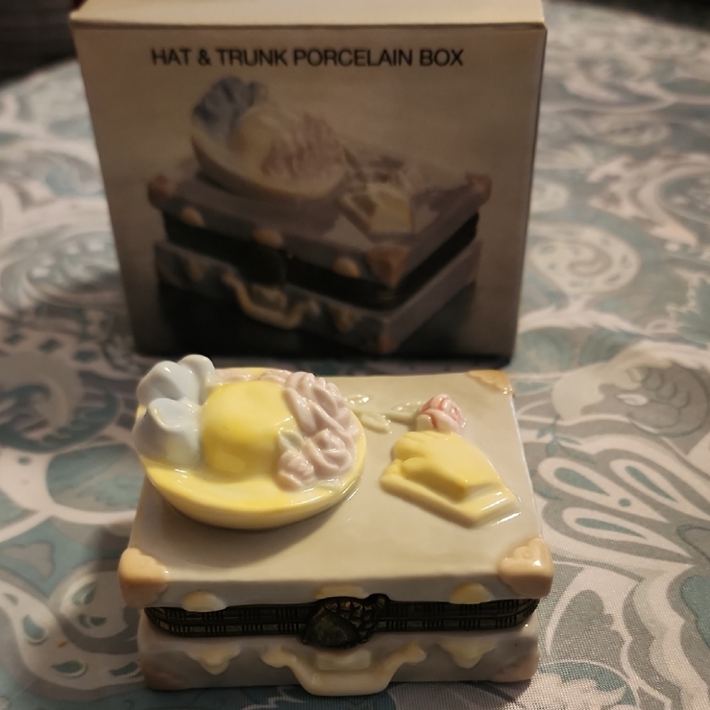 New Vintage Porcelain Hat & Trunk Box - Yellow and Blue Amanda Smith
